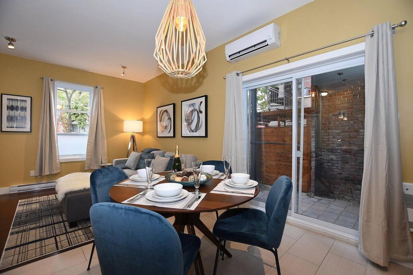 Ground Floor Loft Style Luxury Executive Flat * Montréal