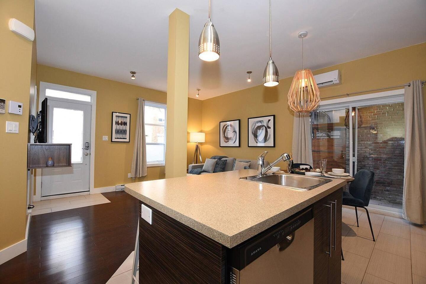 Hébergement de vacances Ground Floor Loft Style Luxury Executive Flat Montréal