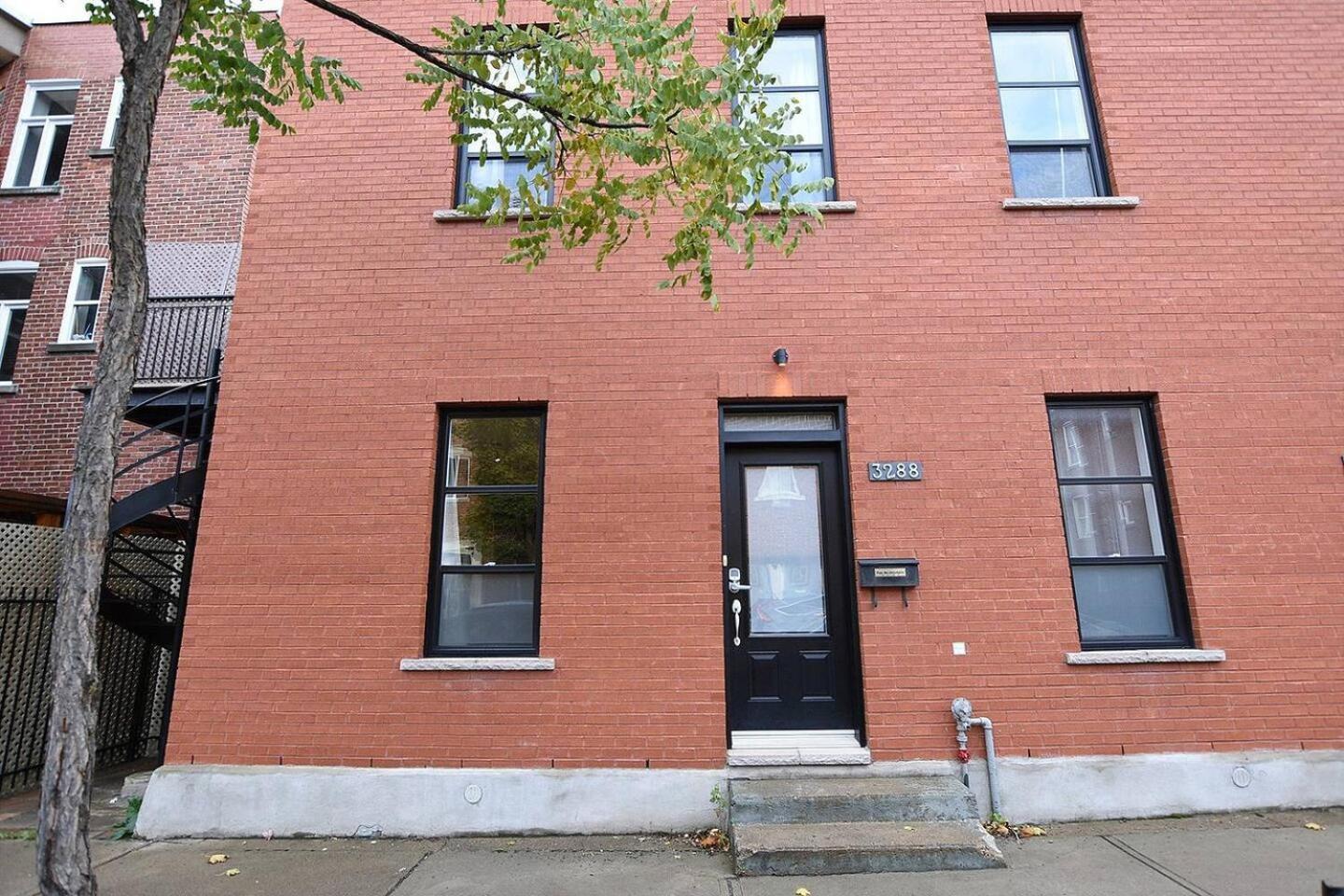 Ground Floor Loft Style Luxury Executive Flat *